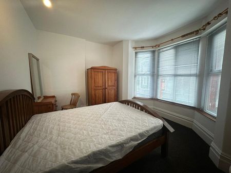 High Street, Bangor, Gwynedd, LL57 - Photo 3