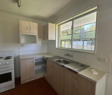 THIS WELL MAINTAINED HOME OFFERS COMFORTABLE LIVING WITH A LOW MAIN... - Photo 4