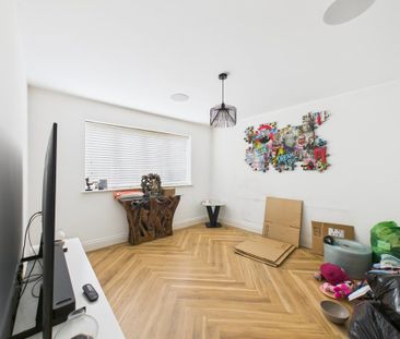 4 bedroom semi-detached house to rent - Photo 2