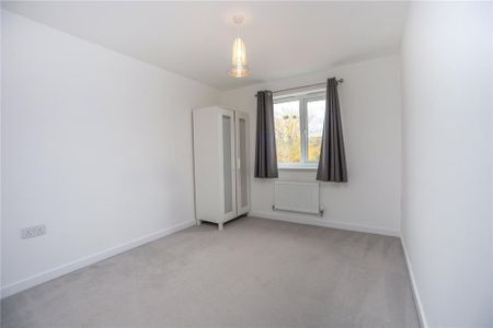 4 bedroom end of terrace house to rent - Photo 4