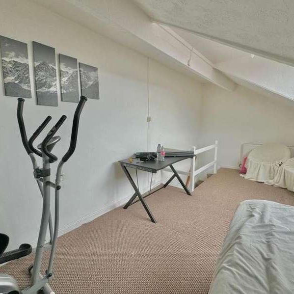 Woodview Terrace, Leeds, LS11 - Photo 1