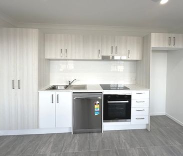 Low-Maintenance Duplex in Park Ridge - Photo 2