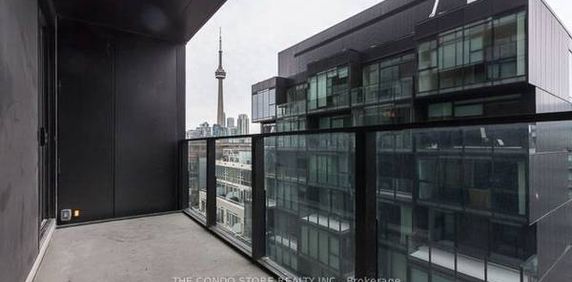 Fashion district high ceilings rooftop pool! - Photo 2