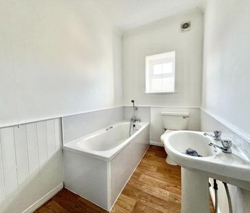 2 bedroom terraced house to rent - Photo 4