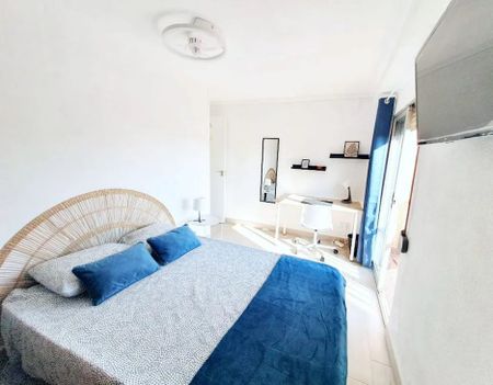 Carrer de la Reina, Valencia, Valencian Community 46011 - Photo 2