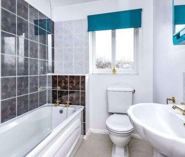 Holly Close, Bicester, OX26 - Photo 1