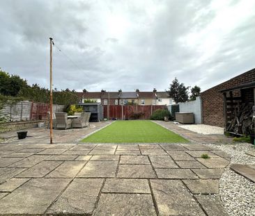 4 bedroom semi-detached house to rent - Photo 4