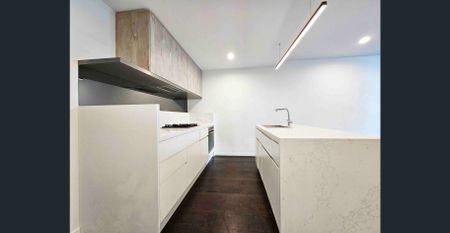 TWO BEDROOM APARTMENT IN THE HEART OF OAKLEIGH - Photo 5