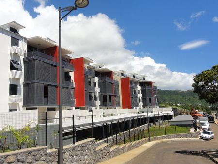 Location Appartement 2 pièces 43m² ST DENIS 97400 - Photo 5