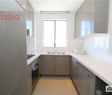 Modern 2 Bedroom Apartment - Photo 1