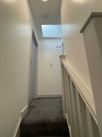 St. Margaret Road Room 4 - Photo 4