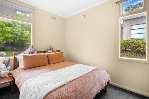 LOVELY THREE BEDROOM HOME! - Photo 1