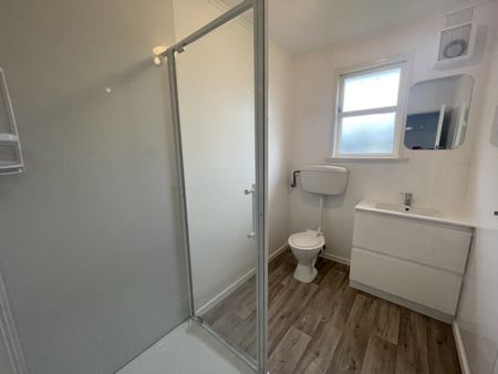 Fully Renovated 2 Beddy - Photo 3