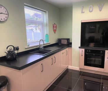 2 bedroom end of terrace house to rent - Photo 6