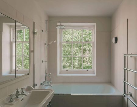 A stylish St John’s Wood apartment with a private balcony and contemporary finishes - Photo 3