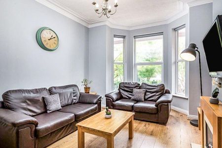 4 bedroom flat to rent - Photo 2