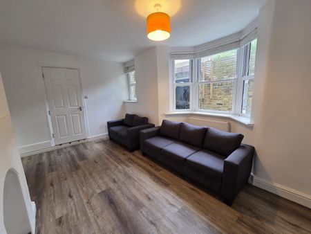 4 Bed Terraced House, Exon Street, SE17 - Photo 2