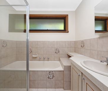 Spacious Three-Bedroom Home on a Corner Block - Photo 6