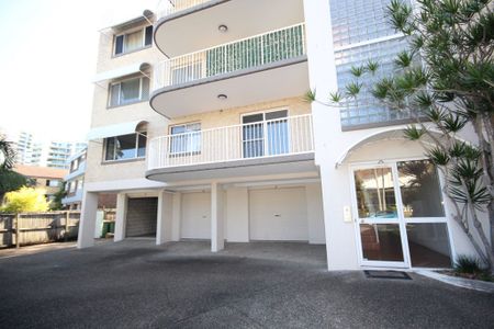 Live in the Heart of Mooloolaba! - Photo 4