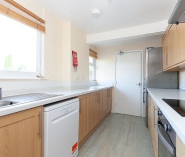 Beechey Avenue, Marston - Photo 6