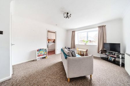 2 Bedroom Flat / Apartment - Broadwater Road, Romsey - Photo 3