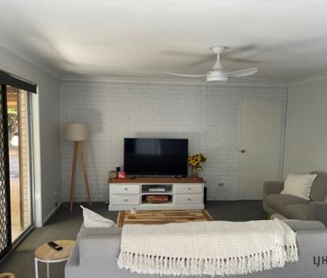 Modern 2-Bedroom Unit with Courtyard, Moments from the Beach - Photo 5