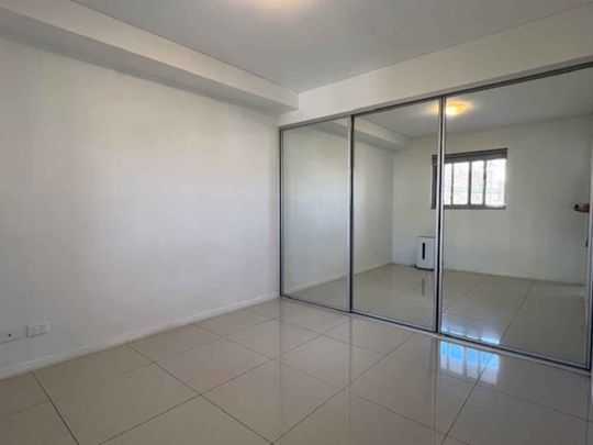 *** HOLDING DEPOSIT RECEIVED*** - Photo 1