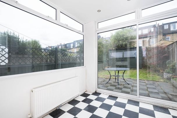 4 bedroom terraced house to rent - Photo 1