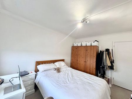 The Parade, Frimley, Camberley, Surrey, GU16 - Photo 4