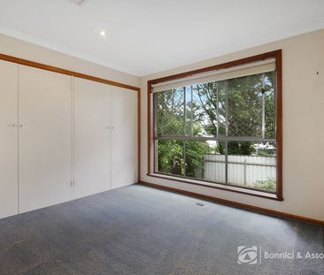 WELL PRESENTED HOME WITH SPACE AND CONVENIENCE - Photo 6