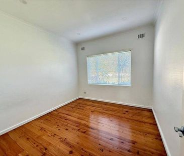 Sunny Quiet Renovated 3-bedroom Home in a Prime Location! - Photo 2