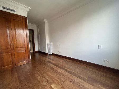 3 room luxury Flat for rent in Madrid, Spain - Photo 4