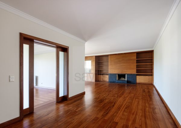 Apartamento T3+1 para arrendar em condomínio fechado na Foz