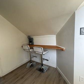 Renovated 2-Bedroom Attic Suite - Photo 4