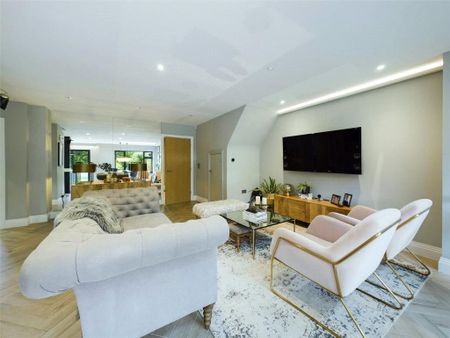 4 bedroom semi-detached house to rent - Photo 2
