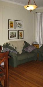 PRES DU METRO SNOWDON 2 CHAMBRES FERMEES- RENOVE - Photo 3