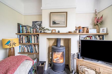 3 bedroom semi-detached house to rent - Photo 2