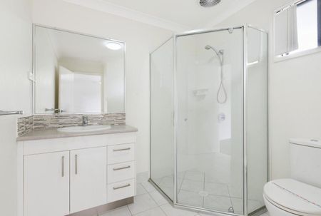 3 Bedroom Townhouse in Prime Location - Photo 4