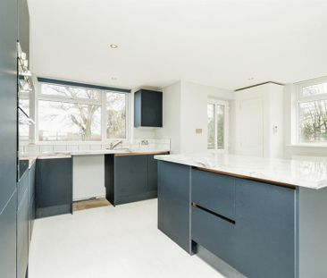 2 bedroom semi-detached bungalow to rent - Photo 2