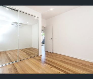 Contemporary Townhouse in Prime Location - Photo 1