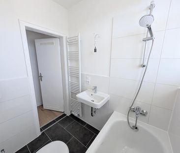 **Frisch renoviert: +neuer Laminat +weiße Wände +neues Tageslichtba... - Photo 6