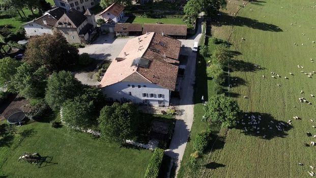 Très beau triplex 6 pièces atypique et tranquille avec jardin à Vessy - Foto 1