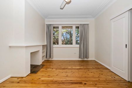 Spacious Three Bedroom House - Photo 5