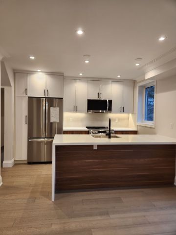 For Lease - 341 Lawrence Avenue, Toronto, Ontario - Photo 2