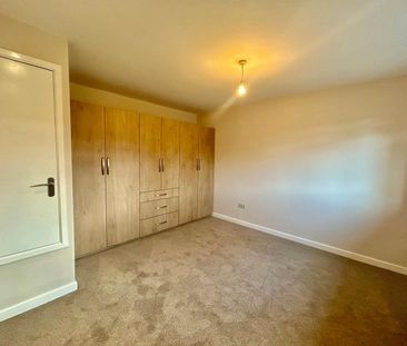 Ashridge, Farnborough, Hampshire, GU14 - Photo 2