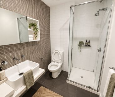 Contemporary CBD Living in the Heart of Melbourne - Photo 4