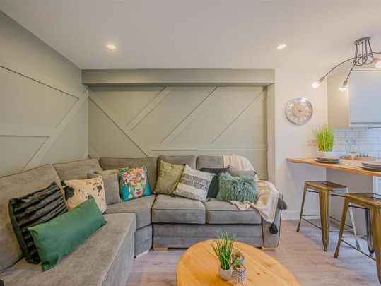 5 bedroom terraced house to rent - Photo 1