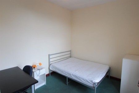 6 bedroom Flat To Rent - Photo 5