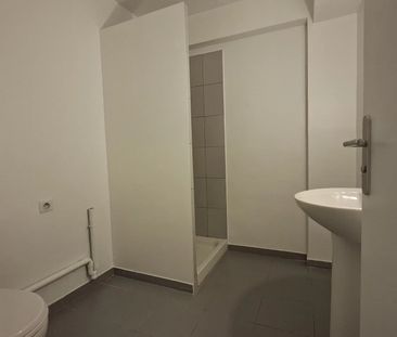 Location Appartement 2 pièces 50m² NICE 06000 - Photo 4