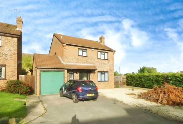 5 bedroom house to rent The Seekings, Whitnash, Leamington Spa, CV31 - Photo 1